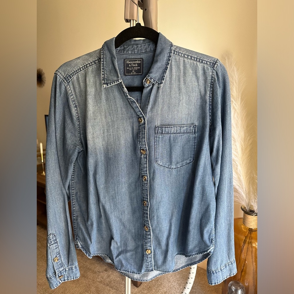 Abercrombie & Fitch denim button shirt.